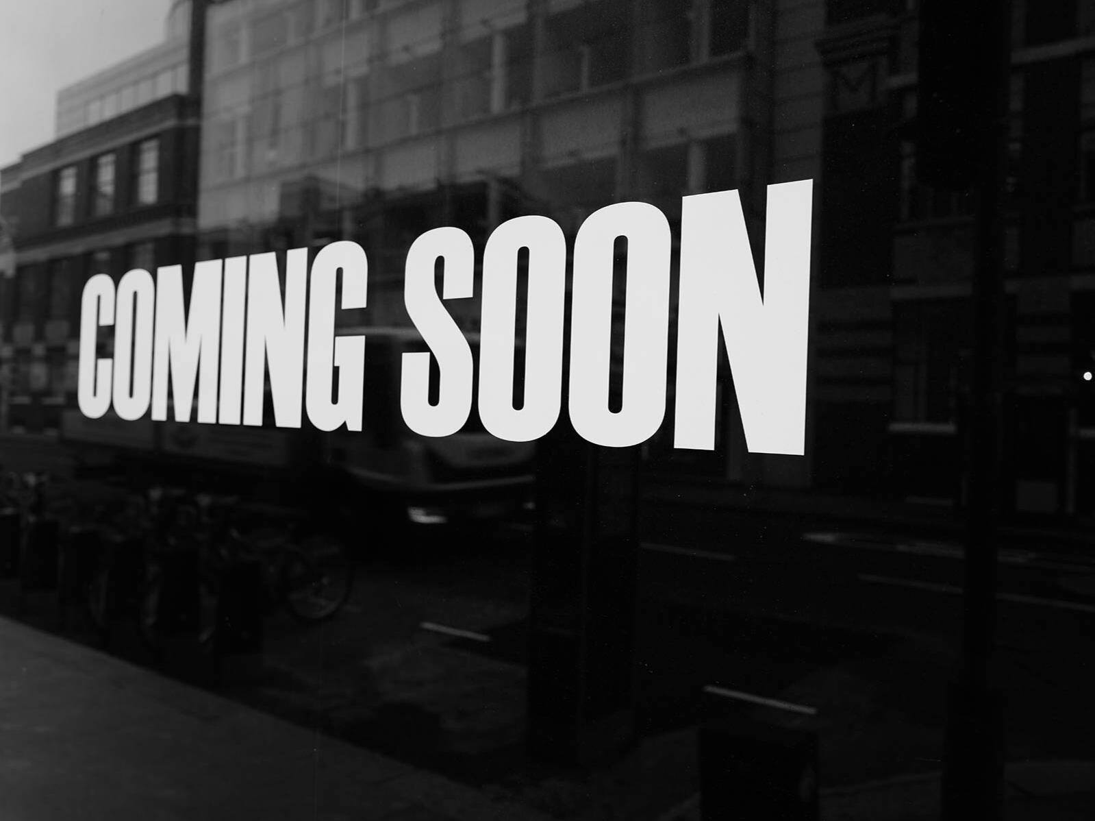 Coming Soon Schaufenster-Display für Neueröffnung oder Produktlaunch